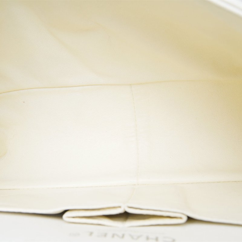 CHANEL 2.55口蓋包大號28白色牛皮13開銀扣肩背包-2