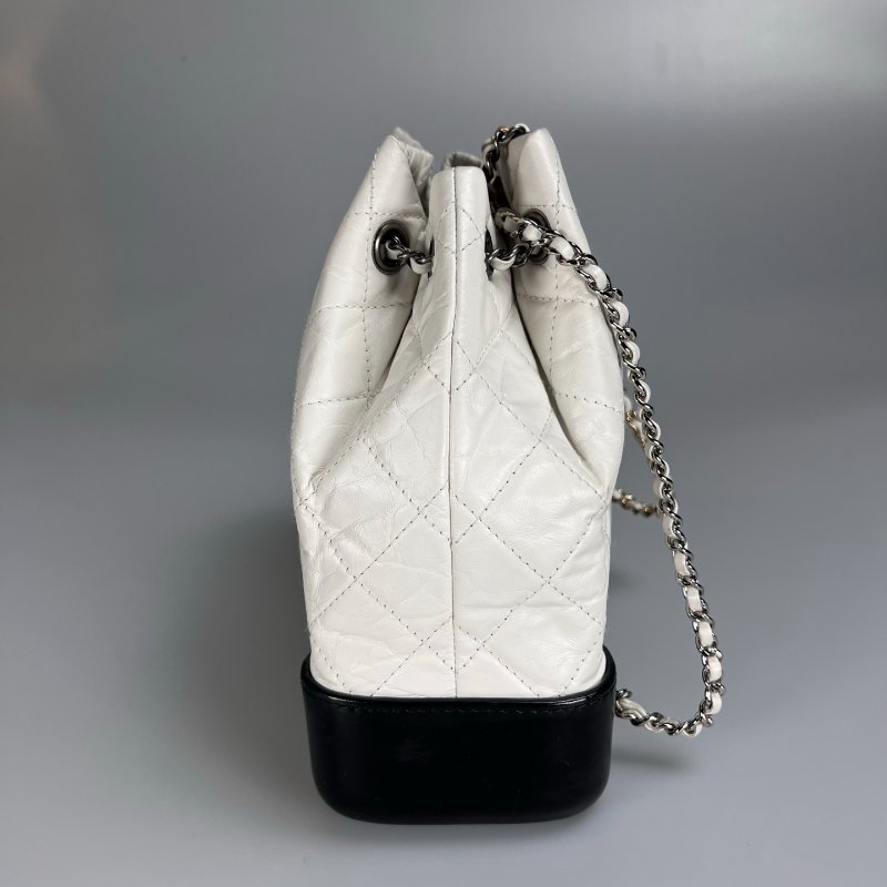 CHANEL 24開 黑白流浪後背包-2