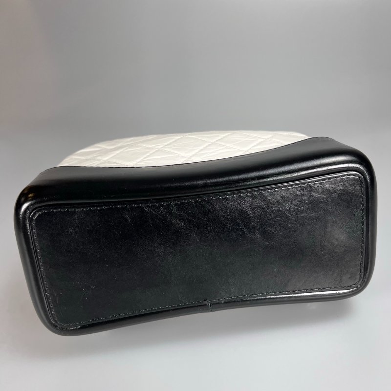 CHANEL 24開 黑白流浪後背包-4