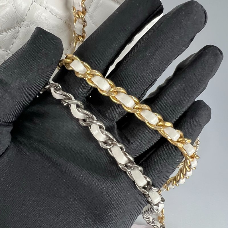 CHANEL 24開 黑白流浪後背包-9