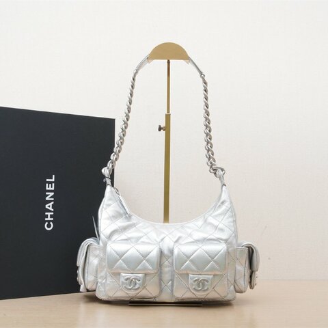 CHANEL 25Chobo雙口袋腋下包銀色羊皮晶片開銀扣肩背包