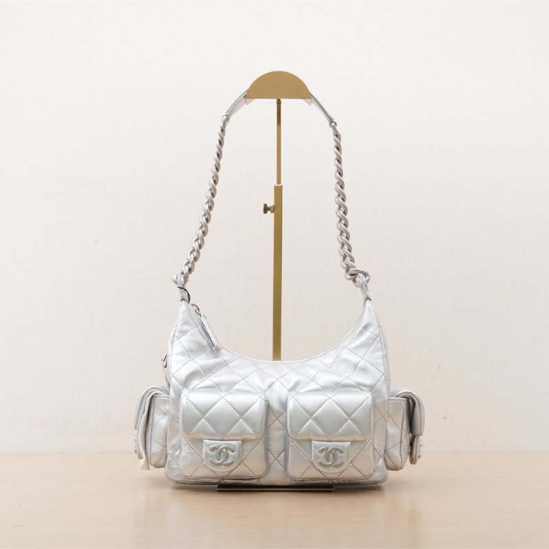 CHANEL 25Chobo雙口袋腋下包銀色羊皮晶片開銀扣肩背包-1