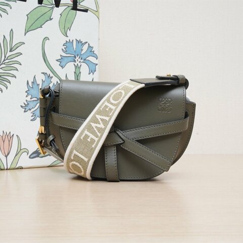 LOEWE Gate馬鞍斜跨包MINIDual寬肩帶綠色牛皮肩背包