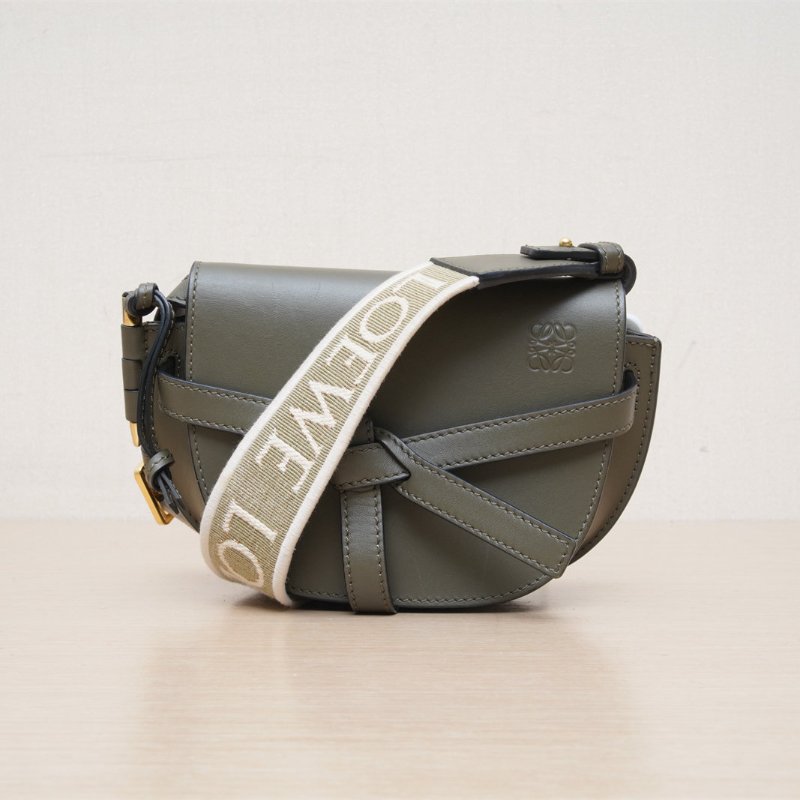 LOEWE Gate馬鞍斜跨包MINIDual寬肩帶綠色牛皮肩背包-1