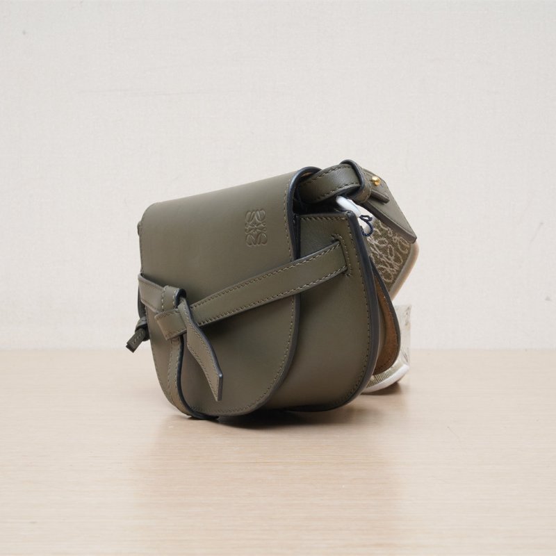 LOEWE Gate馬鞍斜跨包MINIDual寬肩帶綠色牛皮肩背包-3