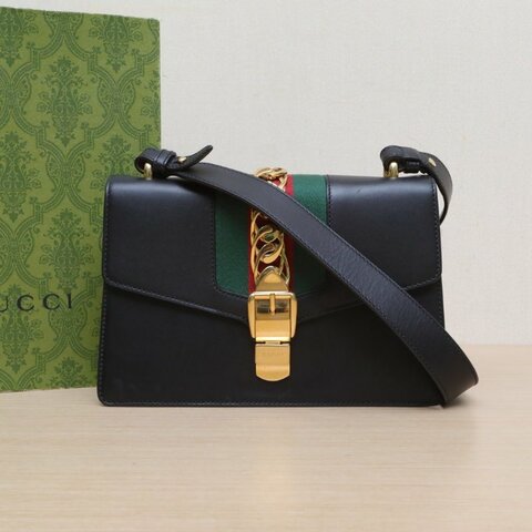 GUCCI Sylvie塞爾維亞絲帶包小號25.5黑色牛皮金扣肩背包