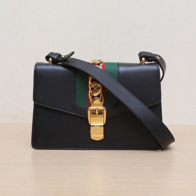 GUCCI Sylvie塞爾維亞絲帶包小號25.5黑色牛皮金扣肩背包-1