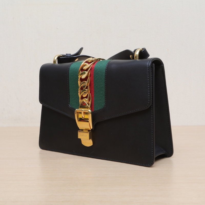 GUCCI Sylvie塞爾維亞絲帶包小號25.5黑色牛皮金扣肩背包-4