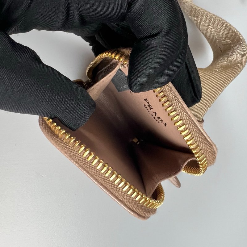 PRADA 奶茶皮革三合一包-9