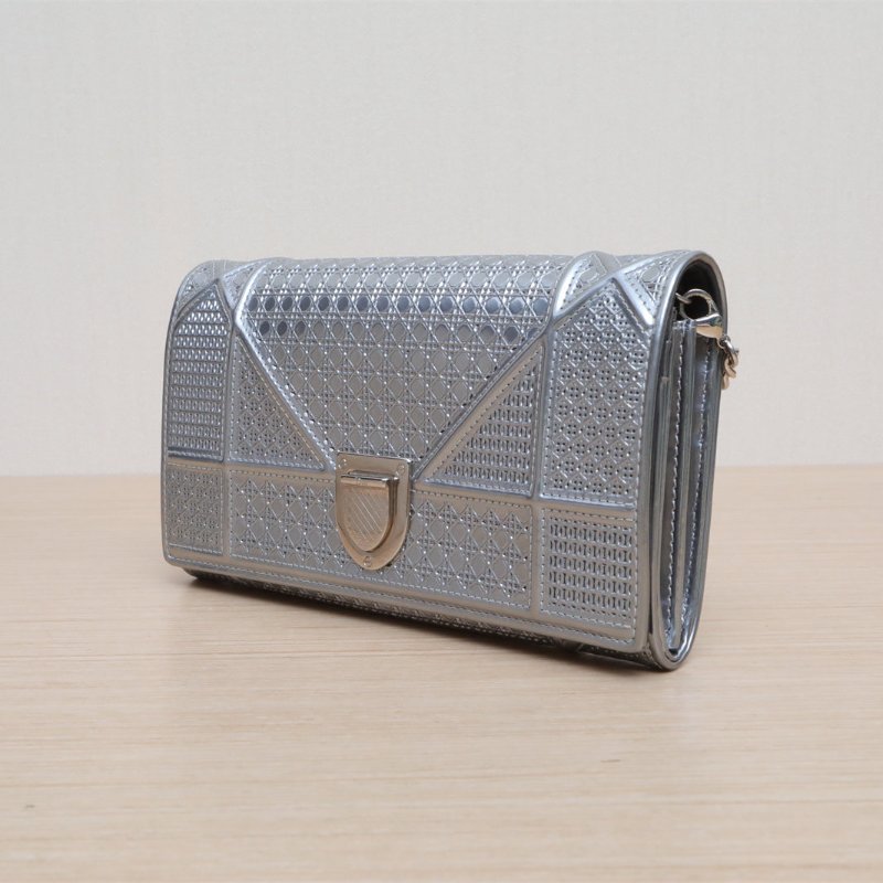 DIOR Diorama盾牌包WOC銀色牛皮銀扣2017肩背包-3