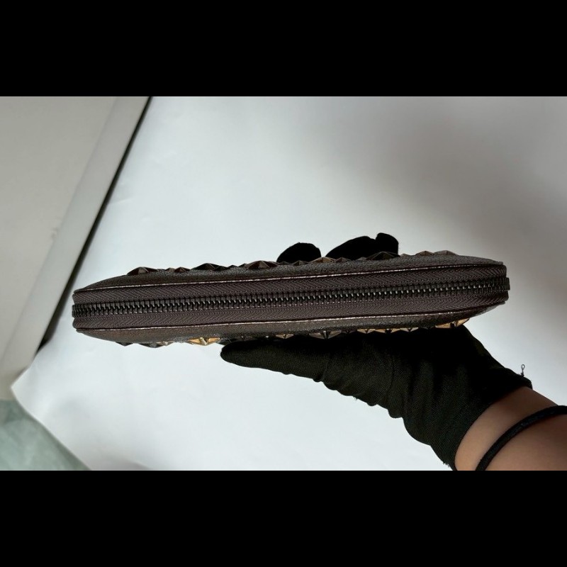 Jimmy Choo 銀色皮革星星鉚釘拉鍊長夾-8