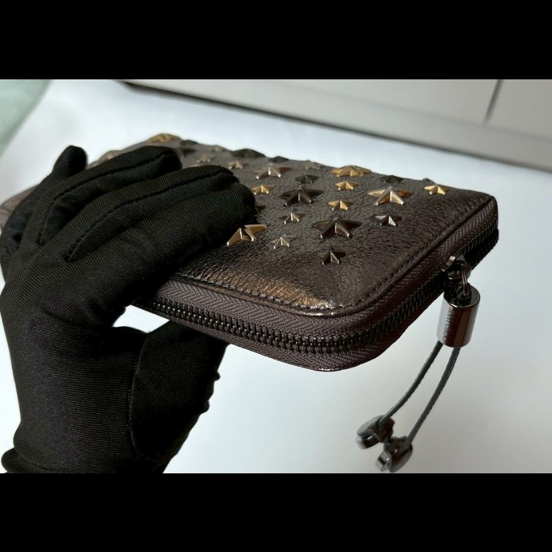 Jimmy Choo 銀色皮革星星鉚釘拉鍊長夾-10