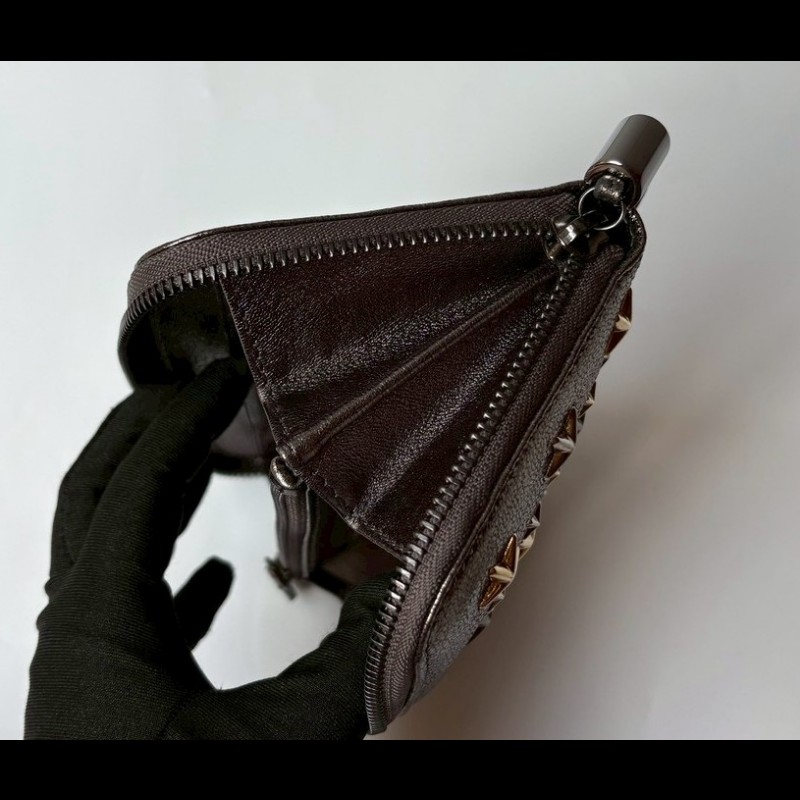 Jimmy Choo 銀色皮革星星鉚釘拉鍊長夾-14