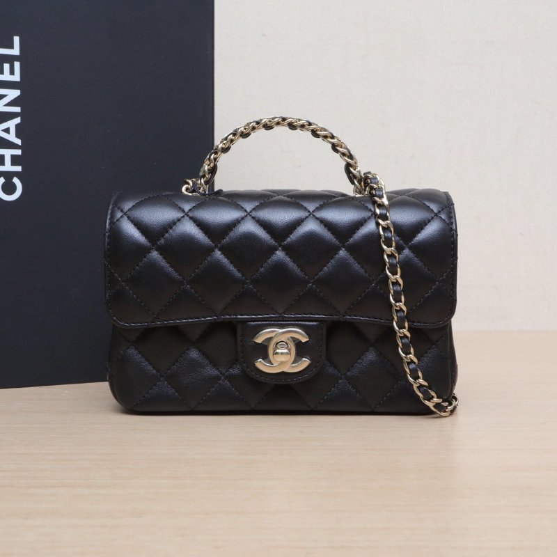 CHANEL 23ACF口蓋包18黑色羊皮晶片開淺金扣水鑽金屬皮穿手柄肩背包-0