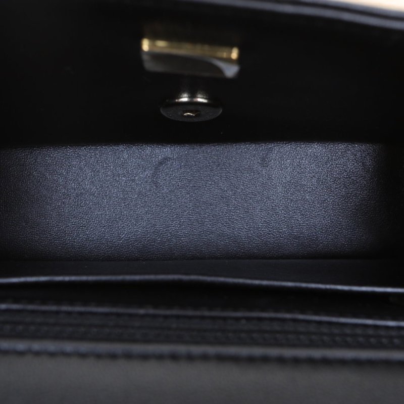 CHANEL 23ACF口蓋包18黑色羊皮晶片開淺金扣水鑽金屬皮穿手柄肩背包-3