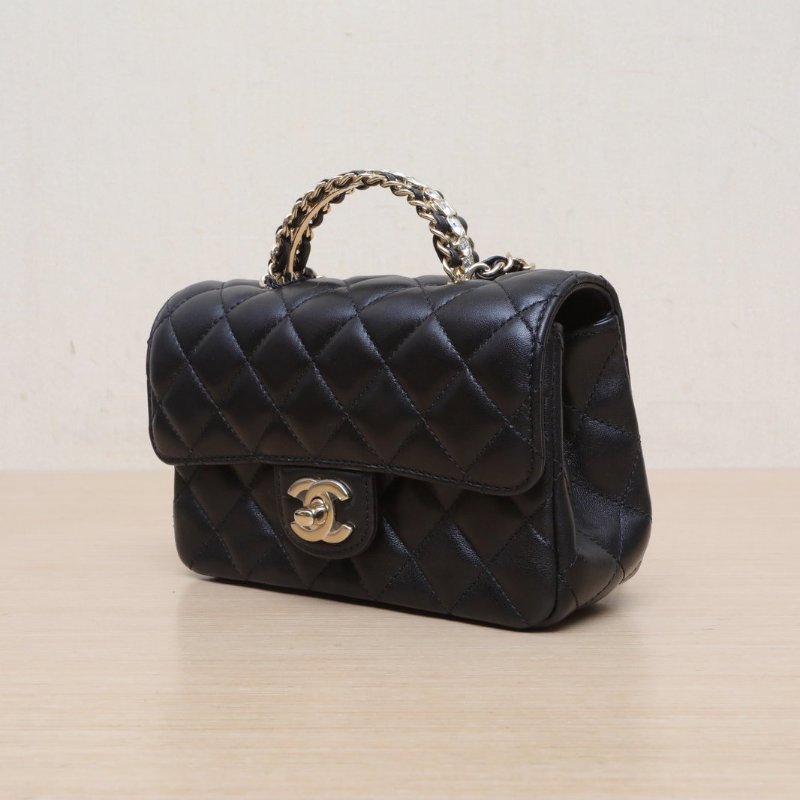 CHANEL 23ACF口蓋包18黑色羊皮晶片開淺金扣水鑽金屬皮穿手柄肩背包-4
