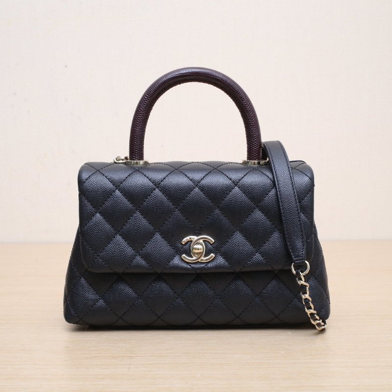 CHANEL CocoHandle小號黑色荔枝牛皮31開淺金扣肩背包-1