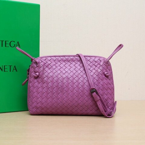 BOTTEGA VENETA 紫色羊皮鎢鋼扣經典編織斜跨包肩背包