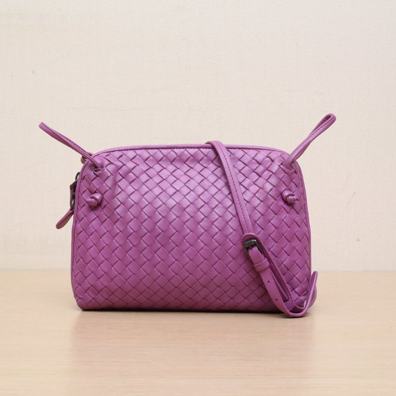 BOTTEGA VENETA 紫色羊皮鎢鋼扣經典編織斜跨包肩背包-1