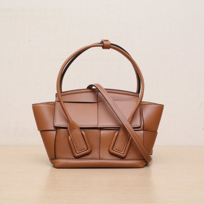 BOTTEGA VENETA Arcomini19棕色牛皮肩背包-1