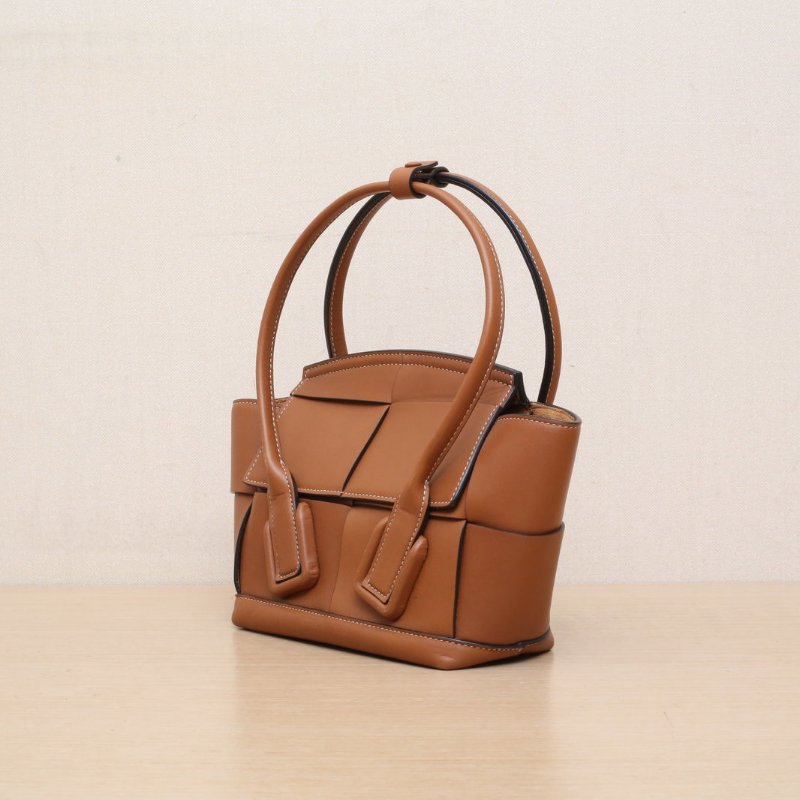 BOTTEGA VENETA Arcomini19棕色牛皮肩背包-4