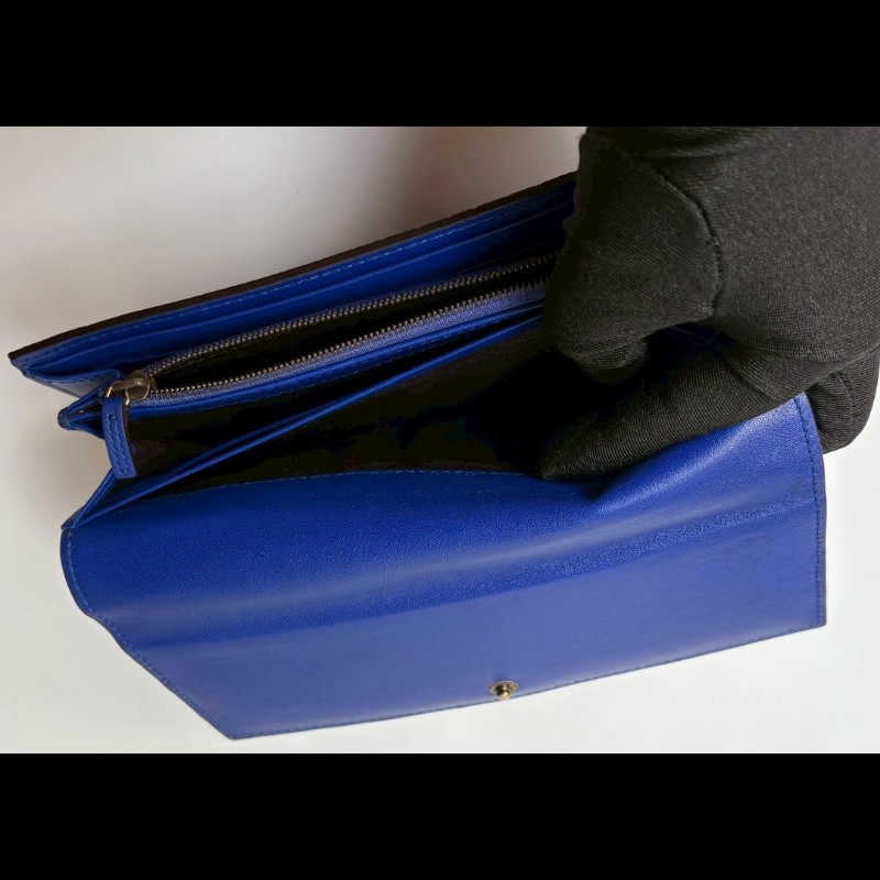 Gucci 寶藍色壓鱷魚紋皮革下蓋長夾-14