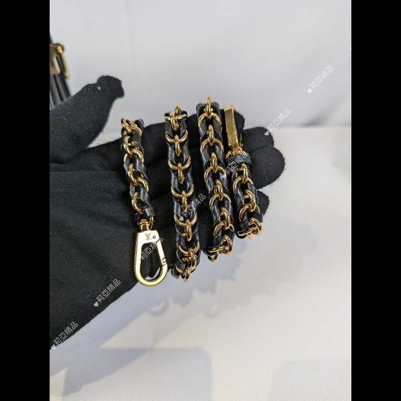 莉亞精品♡LV 水波紋達芙妮MM 黑 近新美包-17