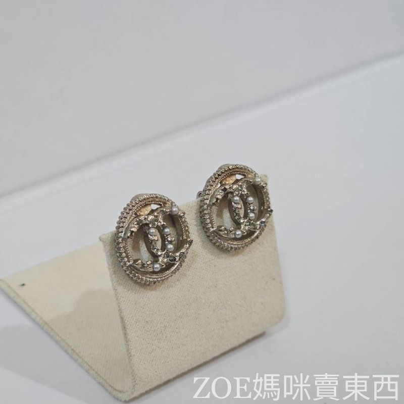 Chanel 銀色雙C造型鑲圓形珍珠點鑽耳夾式耳環-1