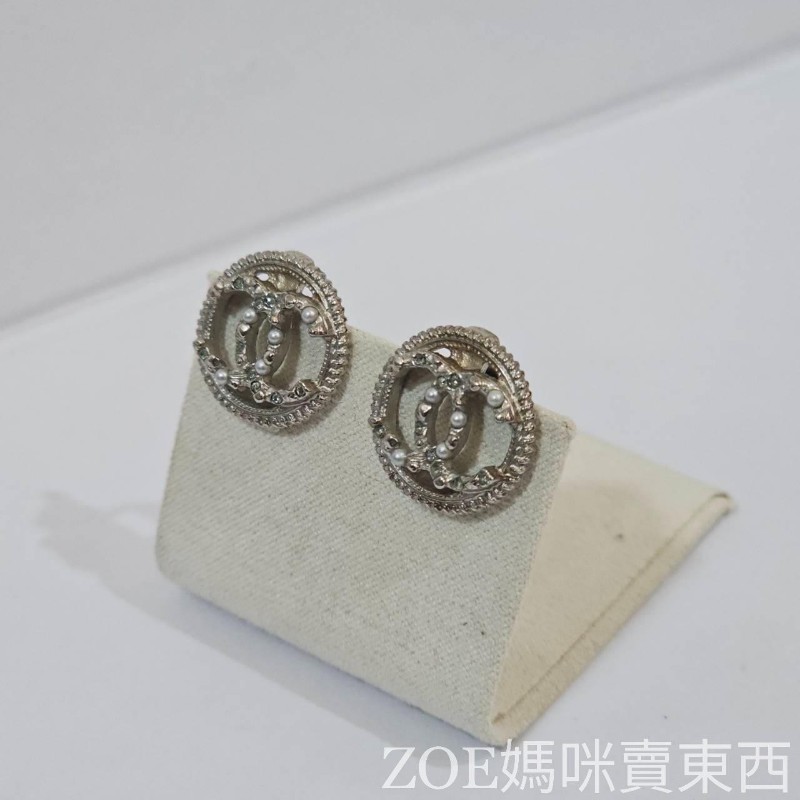 Chanel 銀色雙C造型鑲圓形珍珠點鑽耳夾式耳環-2