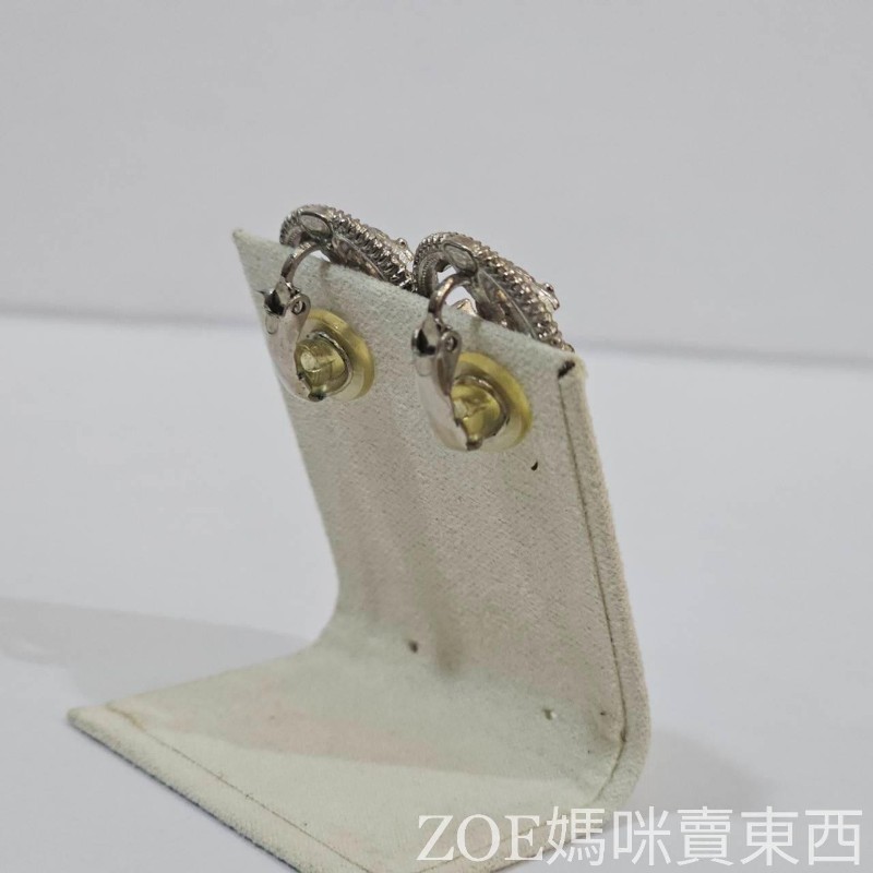 Chanel 銀色雙C造型鑲圓形珍珠點鑽耳夾式耳環-4