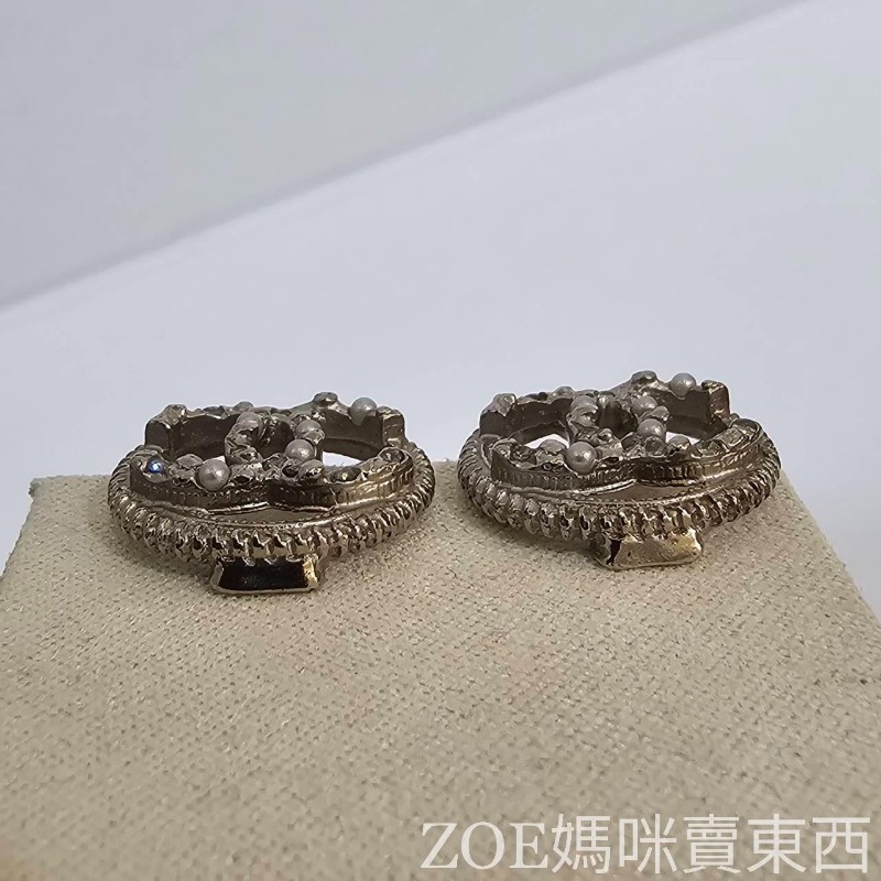 Chanel 銀色雙C造型鑲圓形珍珠點鑽耳夾式耳環-6