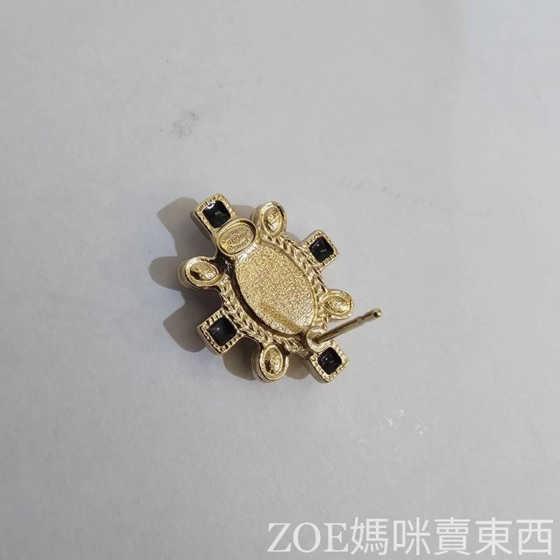 Chanel 淡金邊鑲白橢圓珍珠嵌雙C logo 白珍珠黑琺瑯點綴耳針式耳環-9