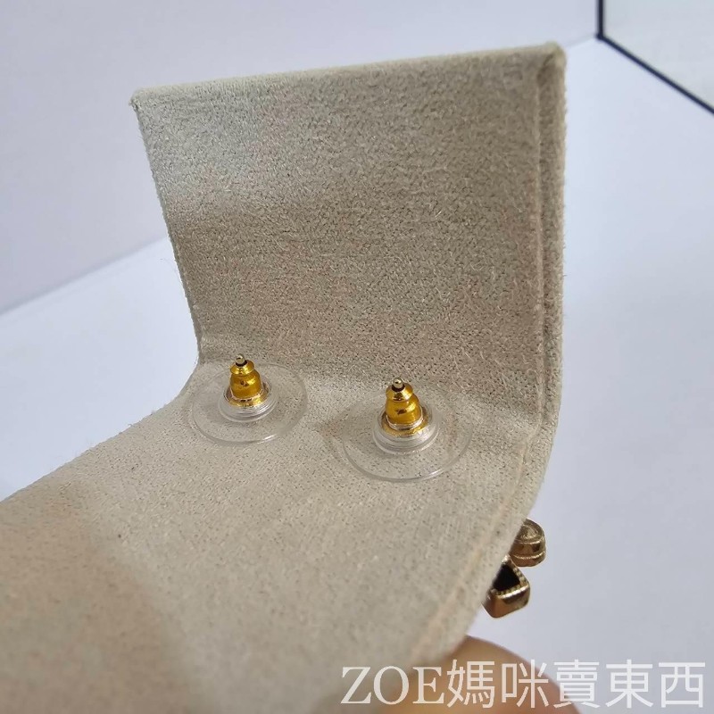 Chanel 淡金邊鑲白橢圓珍珠嵌雙C logo 白珍珠黑琺瑯點綴耳針式耳環-12