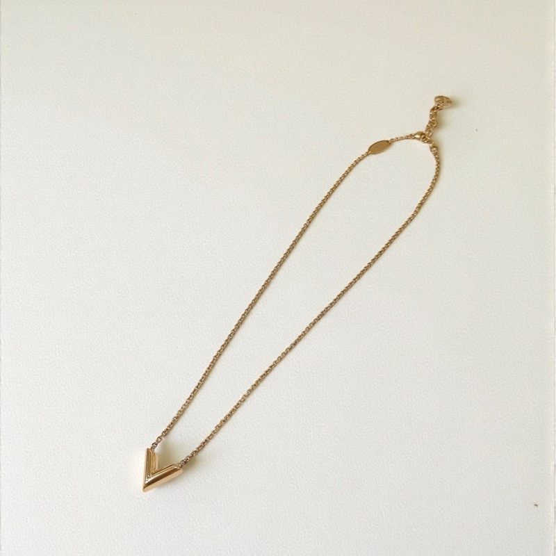 莉亞精品♡LV M61083 V字項鍊 二手-0