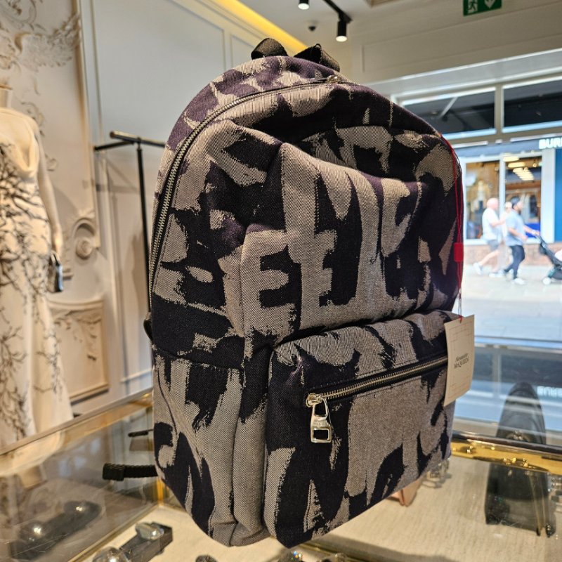 🎊佳節特賣🎁Alexander McQueen 麥昆 丹寧塗鴉大型後背包-1