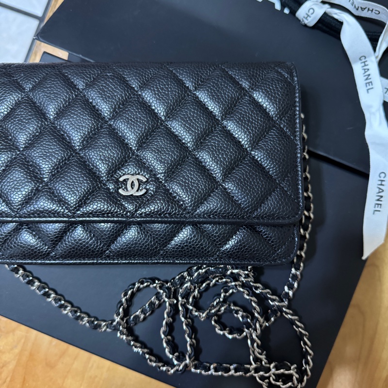 CHANEL WOC 黑色荔枝皮銀扣-1