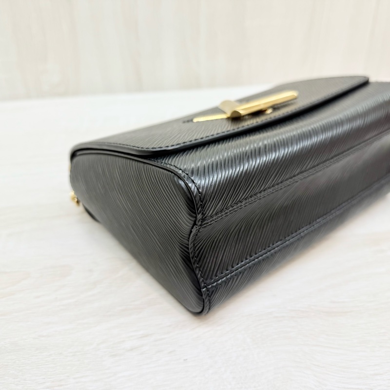 LV黑色EPI金釦TWIST MM肩背側背包/M21113-10