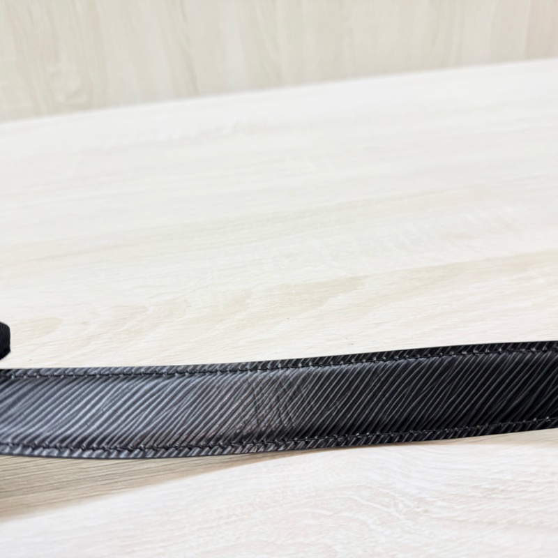 LV黑色EPI金釦TWIST MM肩背側背包/M21113-12