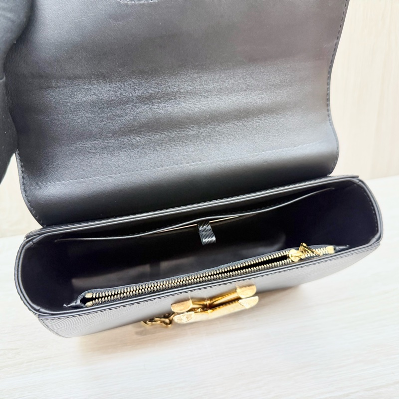 LV黑色EPI金釦TWIST MM肩背側背包/M21113-13