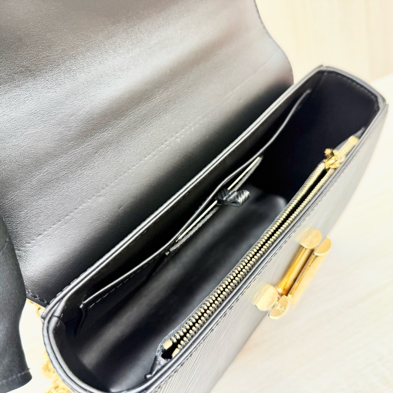 LV黑色EPI金釦TWIST MM肩背側背包/M21113-16