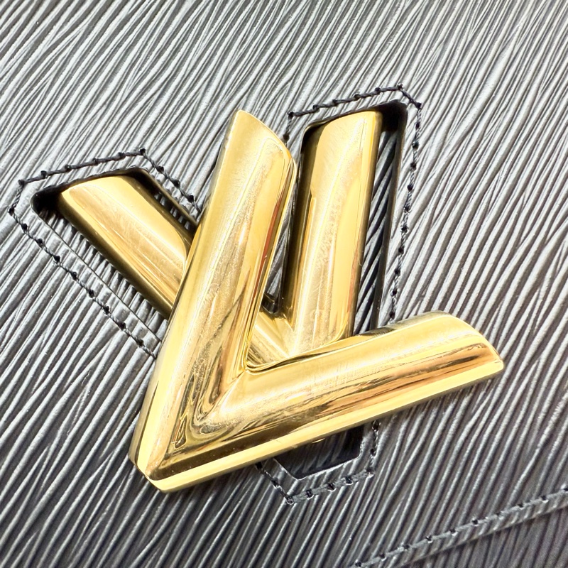 LV黑色EPI金釦TWIST MM肩背側背包/M21113-17