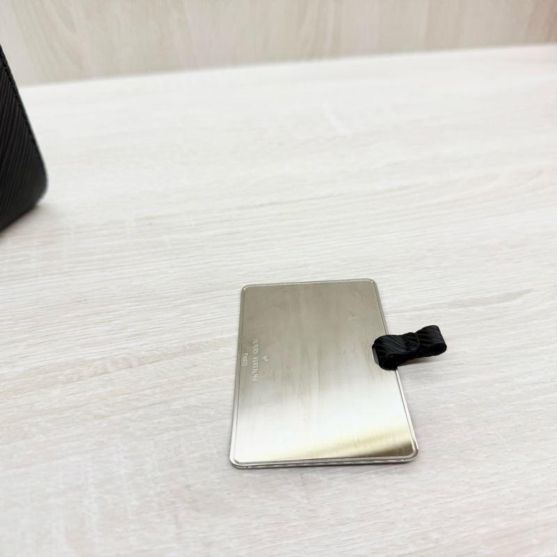 LV黑色EPI金釦TWIST MM肩背側背包/M21113-18