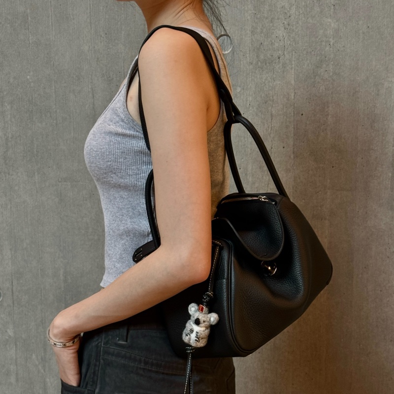 Hermès  Lindy 26黑金牛-1