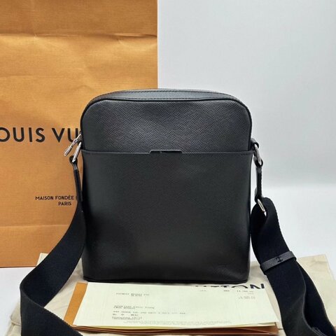 LV 黑色男款肩背斜背包 21*23*6 98新配件塵袋購證