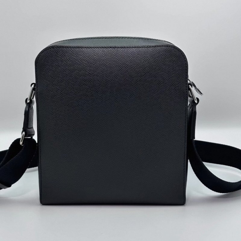 LV 黑色男款肩背斜背包 21*23*6 98新配件塵袋購證-3