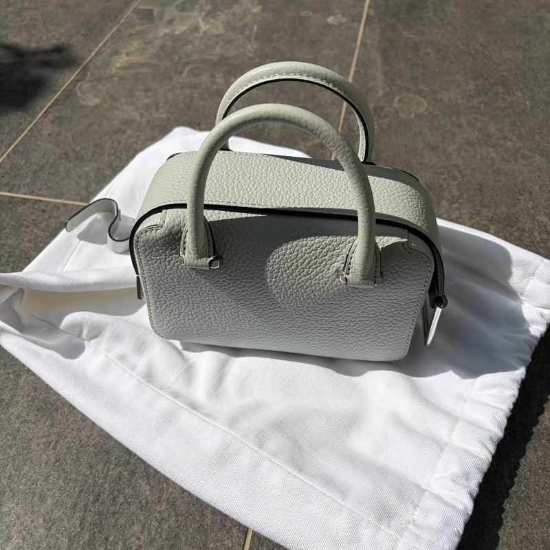 Delvaux coolbox nano 雲朵藍-8