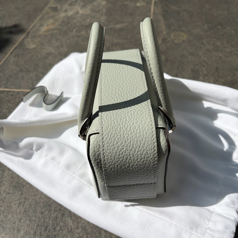 Delvaux coolbox nano 雲朵藍-9