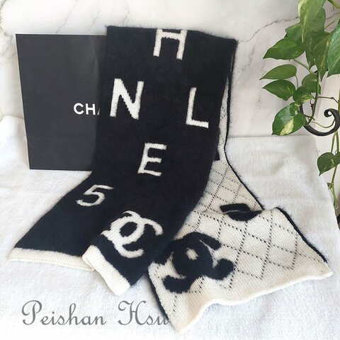 CHANEL 香奈兒 🎀現貨實拍 🎀熊貓 爆款 字母logo 雙面 羊絨 圍巾 批肩 黑白