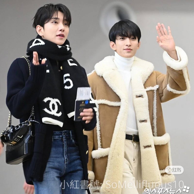 CHANEL 香奈兒 🎀現貨實拍 🎀熊貓 爆款 字母logo 雙面 羊絨 圍巾 批肩 黑白-3