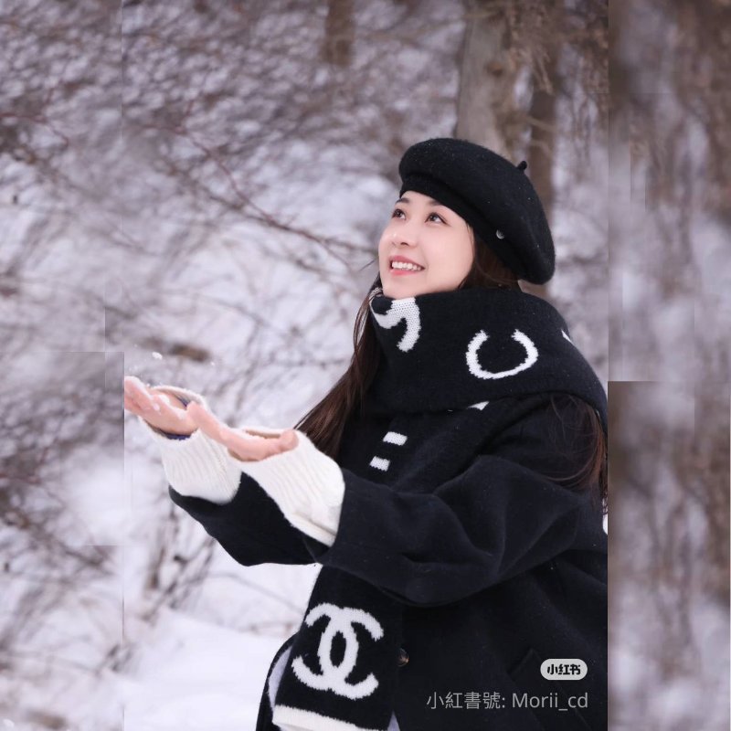 CHANEL 香奈兒 🎀現貨實拍 🎀熊貓 爆款 字母logo 雙面 羊絨 圍巾 批肩 黑白-4